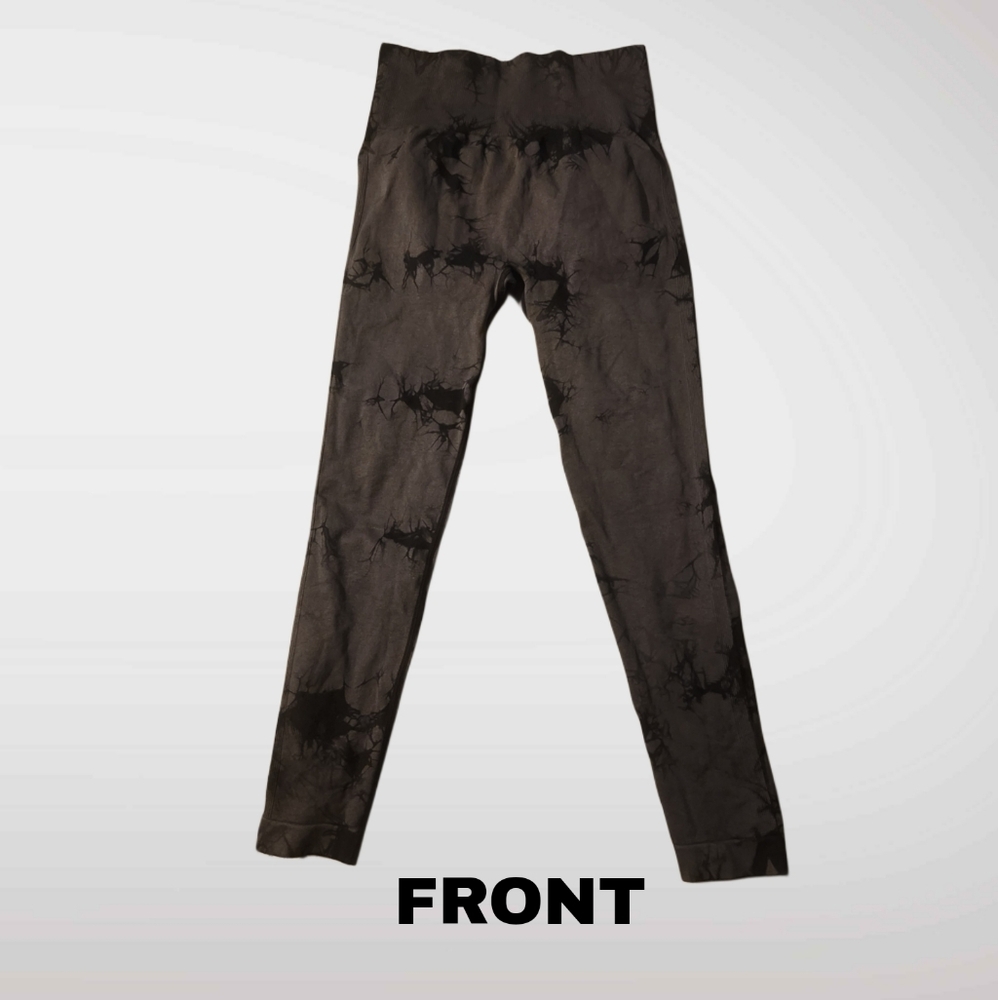 Black Leggings with Sleek Design and Comfort